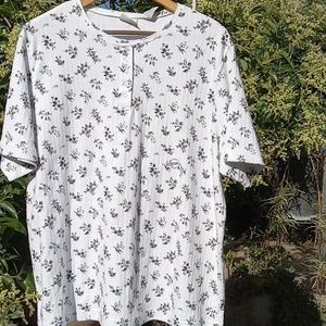 Woman blouse new with tags size 20-22w